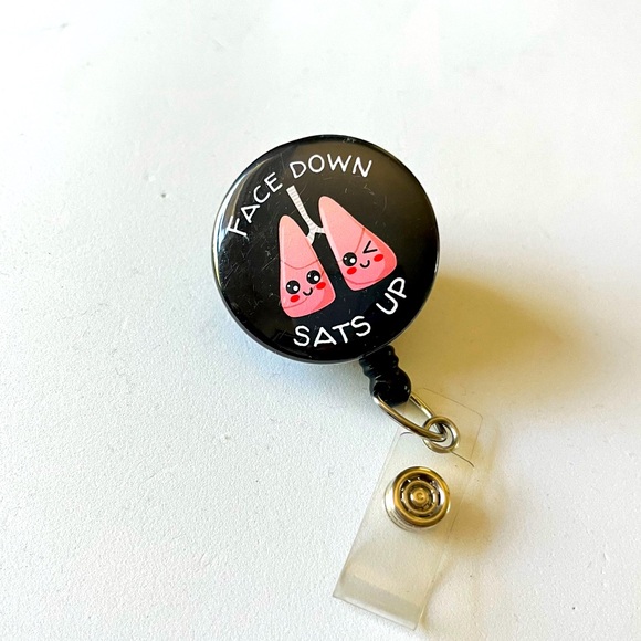 🫁Respiratory Badge Reel - Picture 1 of 4